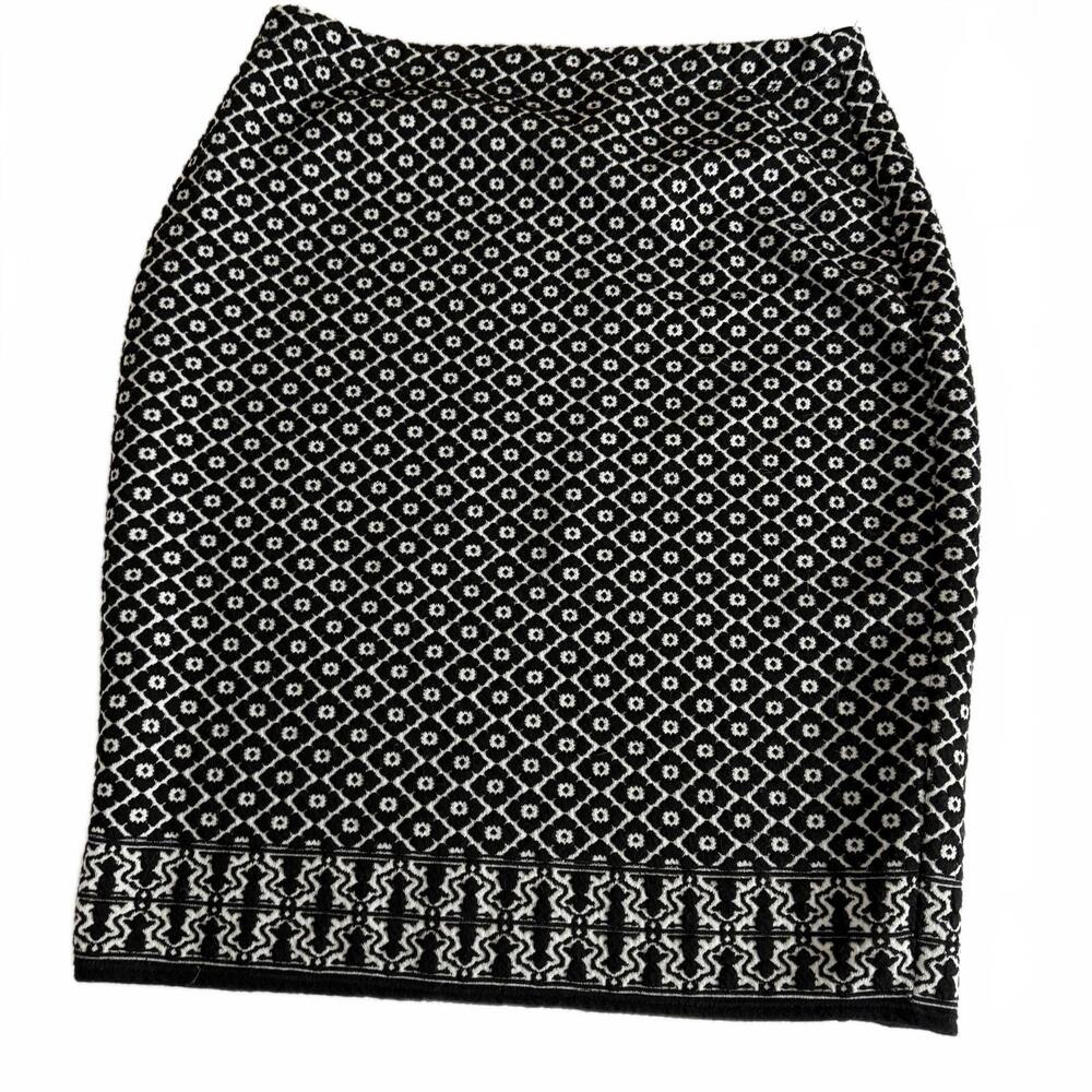 Y2K Black & White Knit Pull on Geometric pattern Skirt.  Size‎ L. Max Studio.